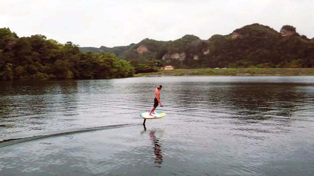 电动水翼冲浪板